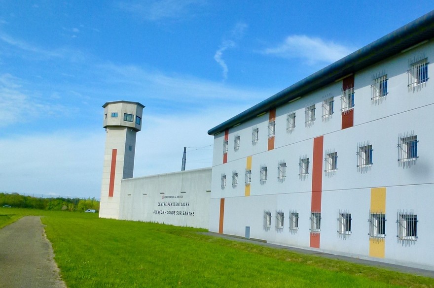 actualite_7797824927_la-prison-de-conde-sur-sarthe-de-l-exterieur