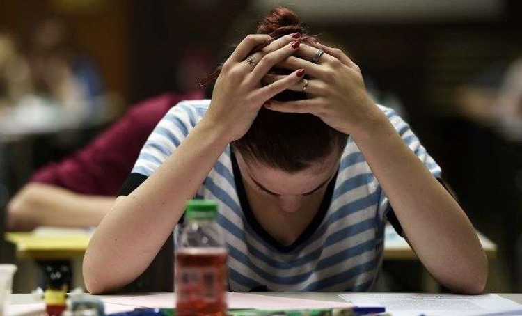 actualite_des-lyceens-passent-l-epreuve-de-philosophie-du-bac-le-15-juin-2016-a-strabourg