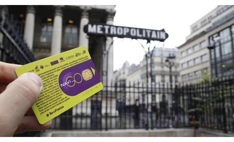 actualite_le-premier-ministre-manuel-valls-a-apporte-son-soutien-a-l-instauration-d-un-passe-navigo-a-tarif-unique_5214323