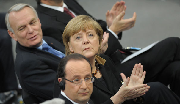 le-premier-ministre-francais-jean-marc-ayrault-et-la-chanceliere-allemande-angela-merkel-au-bundestag-a-berlin-le-22-janvier-2013_4049473