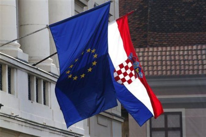 les-croates-disent-oui-a-l-entree-dans-l-union-europeenne_article_popin