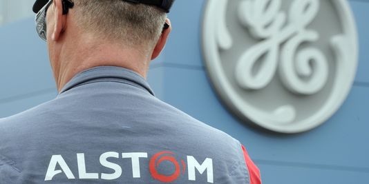tribune_4409803_3_07ad_un-employe-d-alstom-devant-une-entreprise-de_1152ff2fbb212350ecabd6b09986f3ef