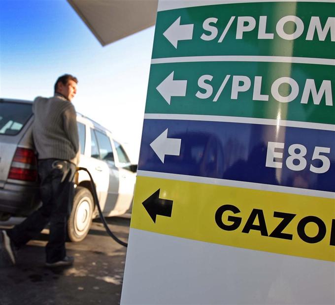 tribune_le-prix-a-la-pompe-a-augmente-de-2-centimes-en-une-semaine-photo-philippon-joel