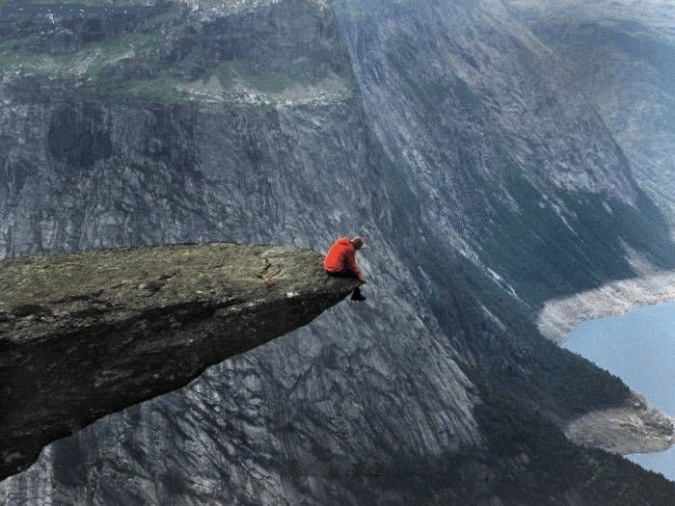 tribune_precipice